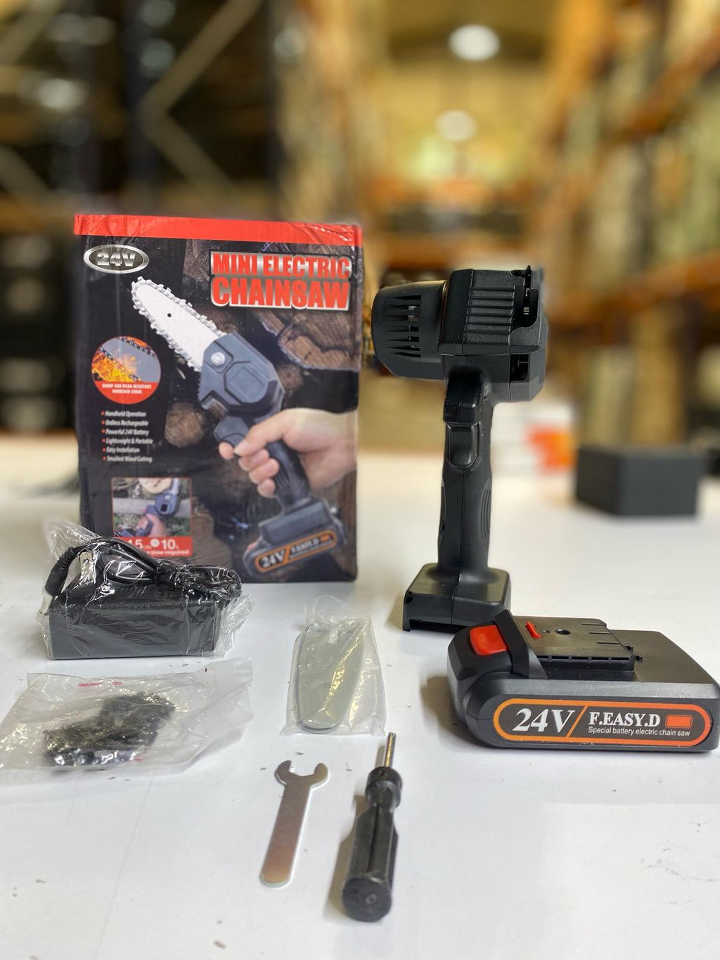 Motosierra de mano inalámbrica 24 V recargable